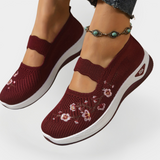 Ortopēdiskie apavi ar ziedu izšuvumiem