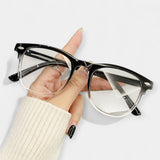 Brilles pret zilās gaismas iedarbību